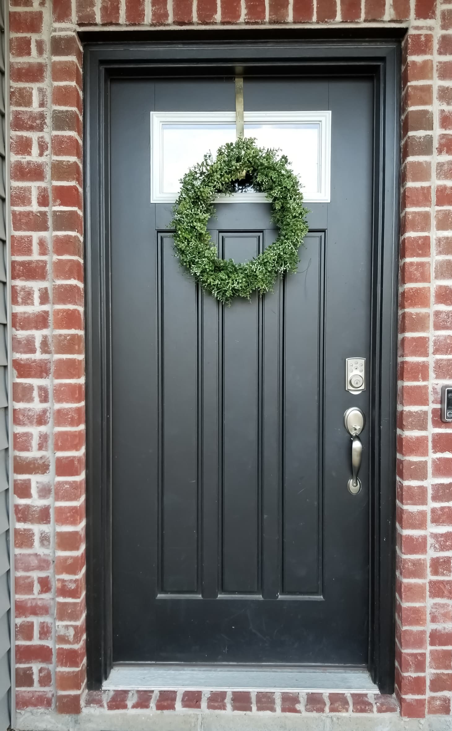 How To Hang A Wreath On Any Surface Apartment Therapy