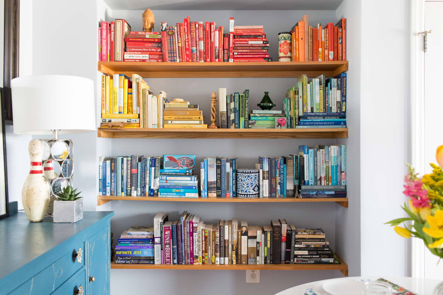 How To Style A Bookshelf Home Staging Tips Apartment Therapy