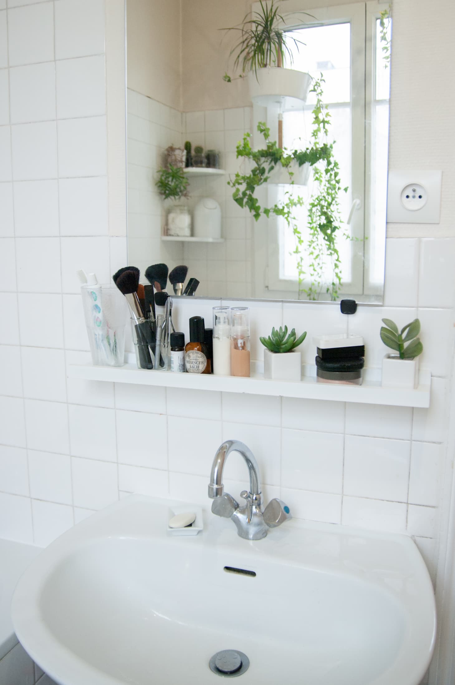 50 Best Small Bathroom Decorating Ideas - Tiny Bathroom ...