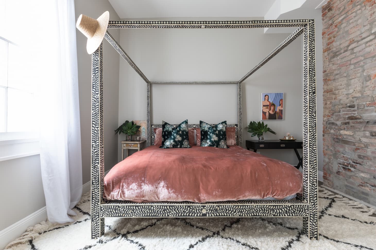 The History Of Canopy Beds Apartment Therapy