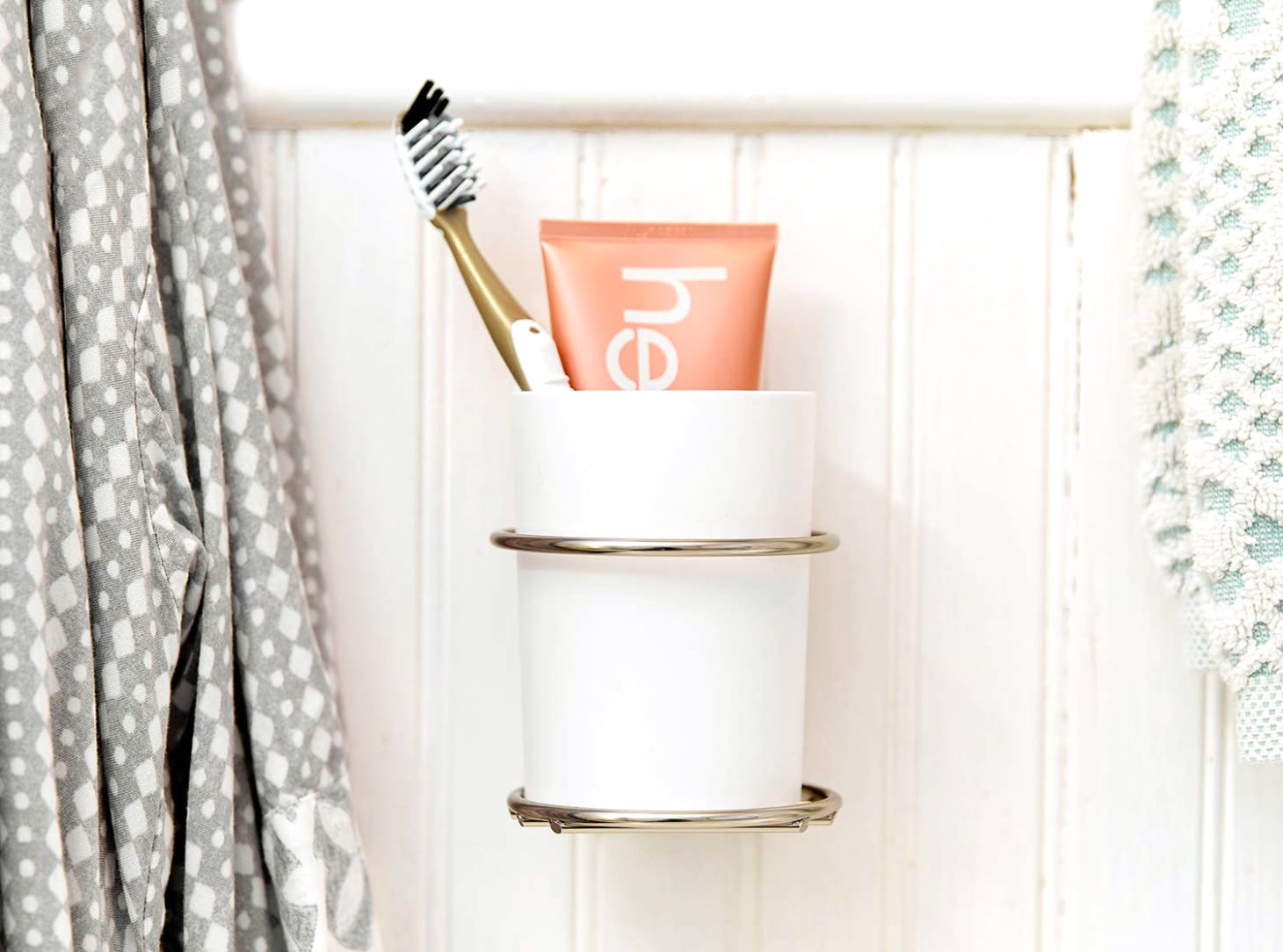 12 Drill Free Renter Friendly Ways To Organize Your Bathroom