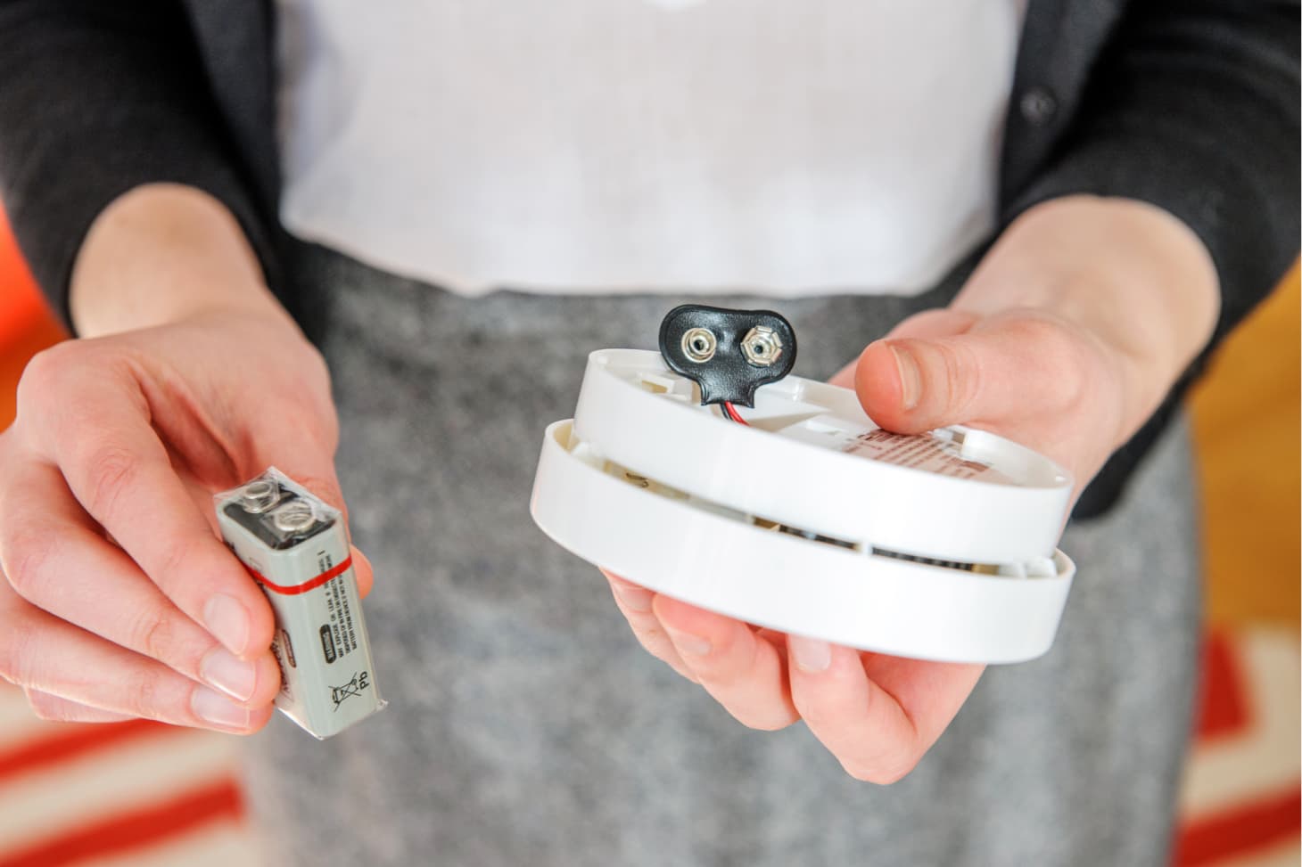 How To Take The Battery Out Of A Smoke Alarm