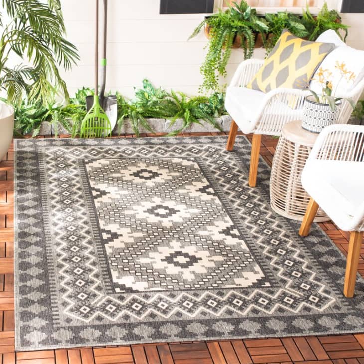 Best StainResistant and PetFriendly Rugs The Kitchn