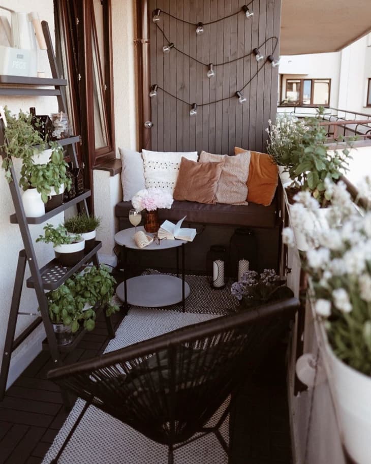 10 Balcony Garden Ideas How To Grow Plants On A Small Balcony Apartment Therapy