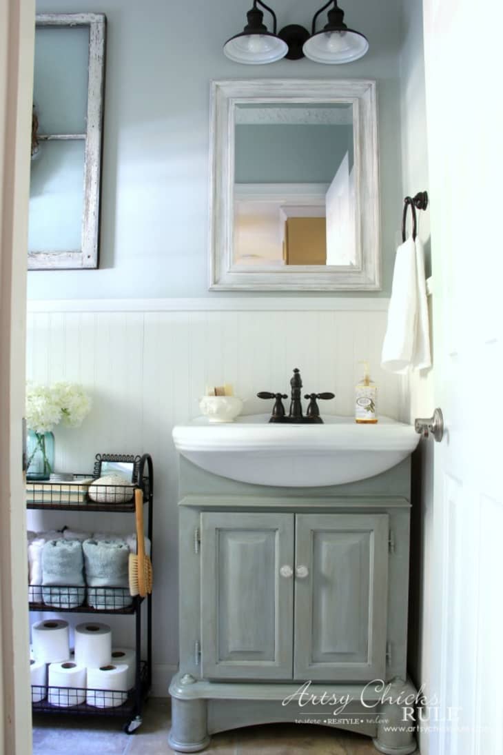 The Best Farmhouse Bathroom Decor Farmhouse Bathroom Decor Ideas Apartment Therapy