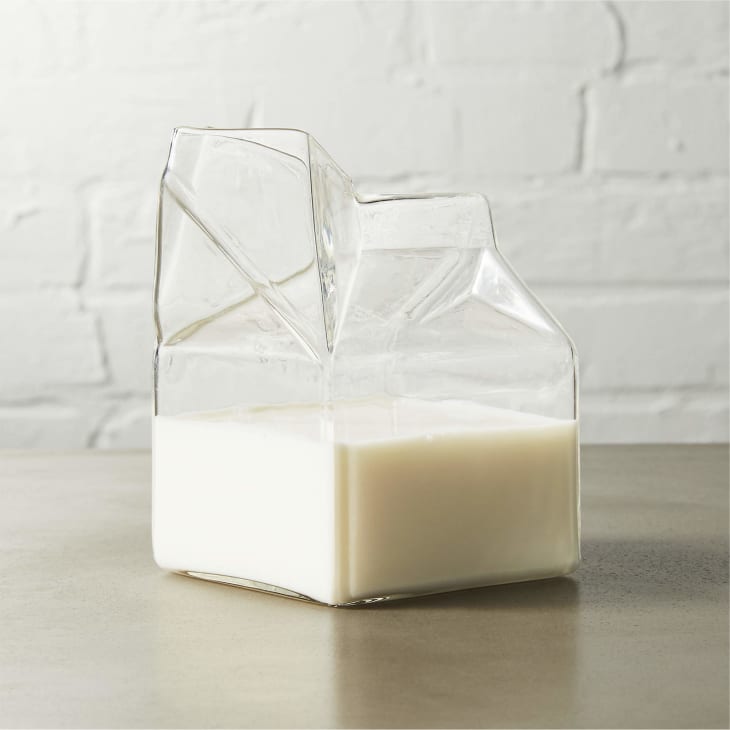 产品形象:玻璃奶盒奶精