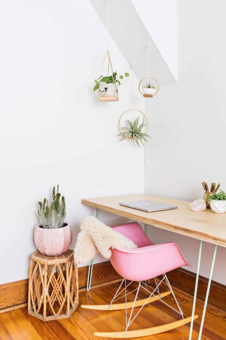 11 Best DIY Hanging Planters - Easy Ideas to Make a Cool Hanging Planter |  Apartment Therapy
