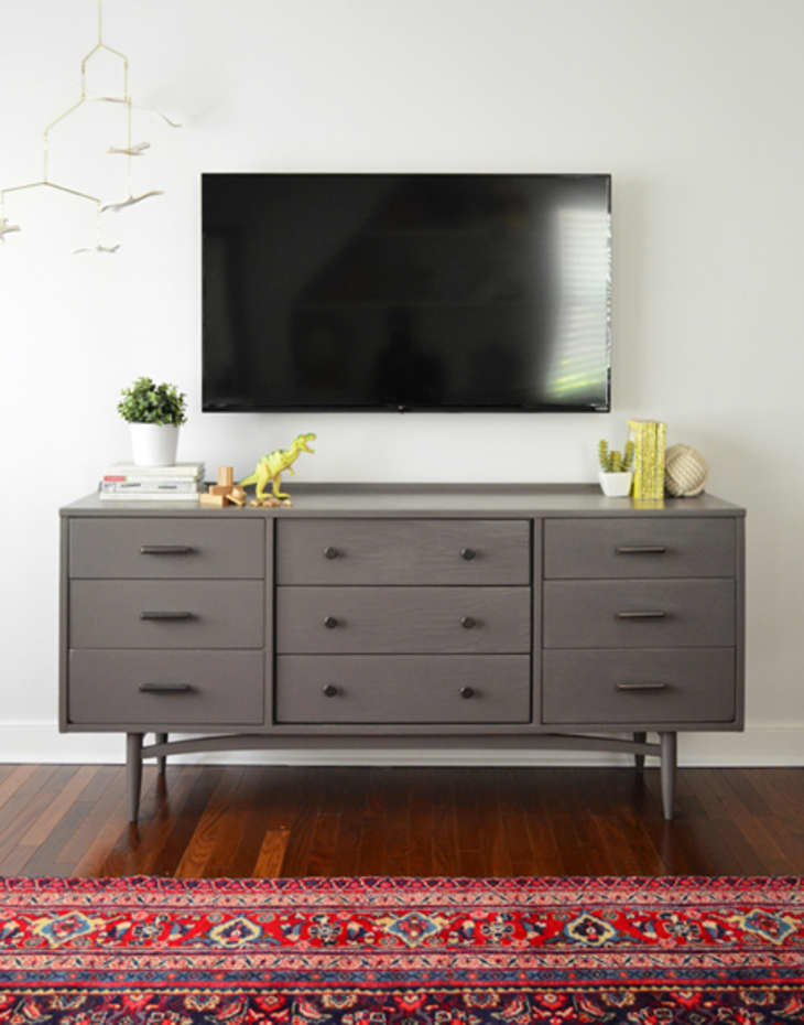 25 Best Tv Wall Ideas How To Arrange A Wall With A Tv Apartment Therapy