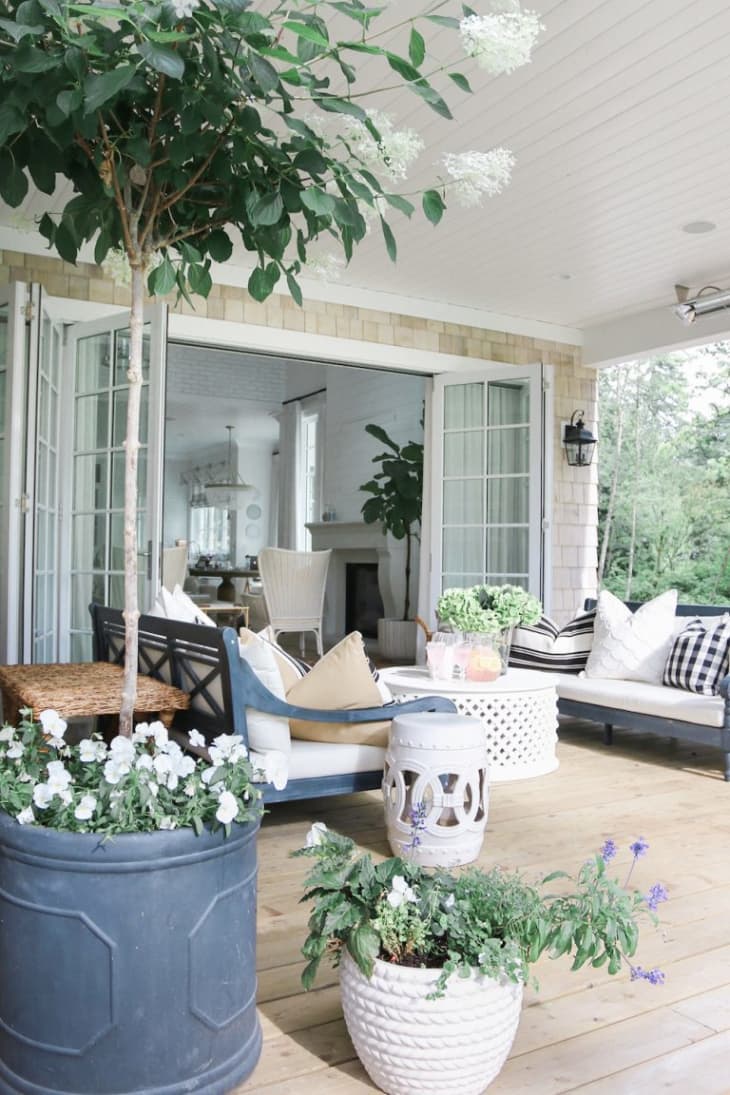 4 Must-Have Design Ideas for Outdoor Living Rooms