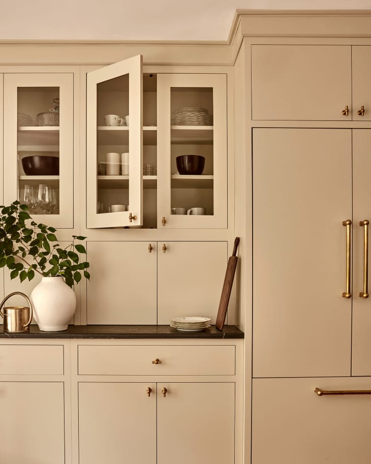 Monochrome neutral kitchen.