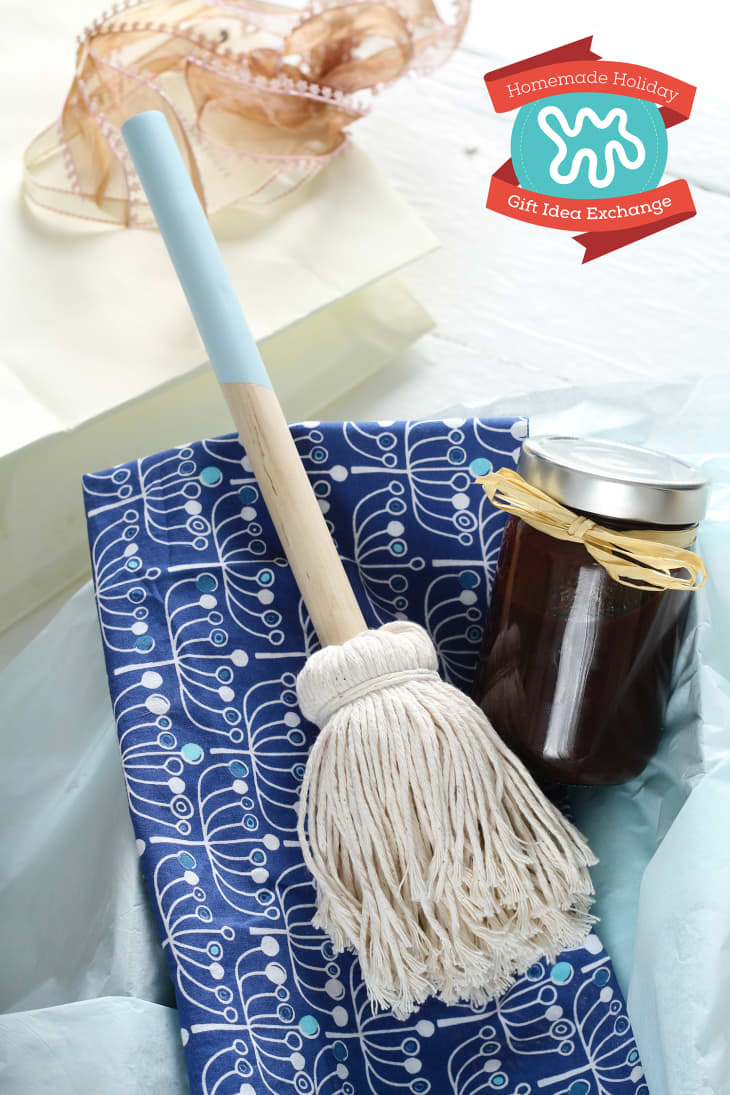5 Ways to Organize a Gift Exchange | Apartment Therapy