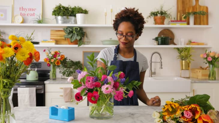 A Foolproof, Flower Arranging Trick - How to Decorate