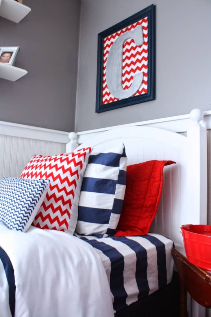 red-white-blue-boy-bedroom - The Glam Pad