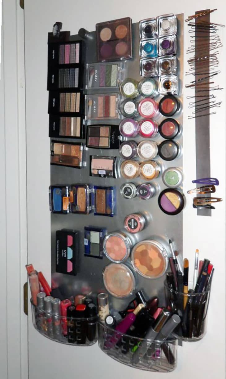 Bathroom DIY Magnetic Makeup Organizer | Apartment