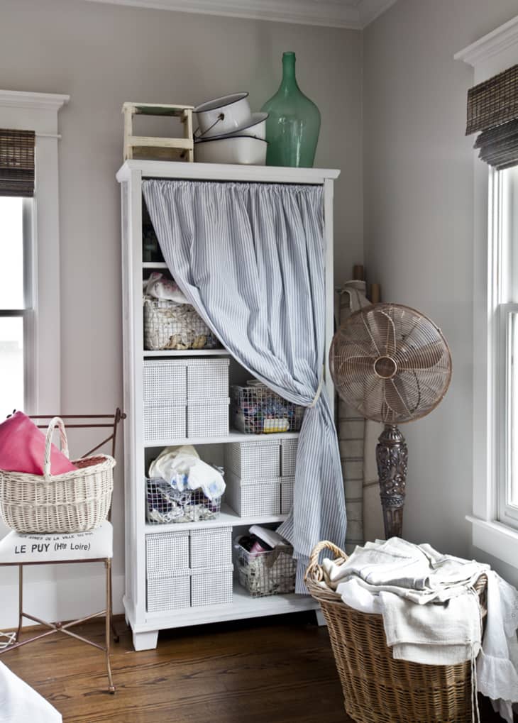 10 Laundry Basket Storage Ideas to Conceal Any Clutter