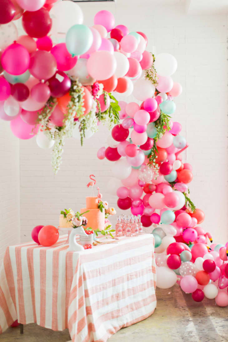 Beautiful Affordable Ways to Use Balloons for Weddings | Apartment Therapy