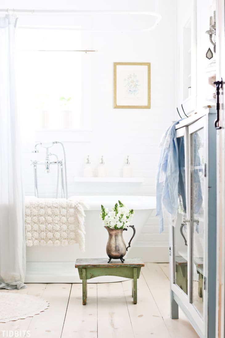 modern farmhouse bathroom Archives - The Merrythought