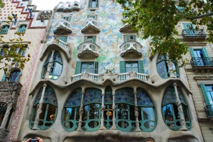 What Is the Difference Between Art Nouveau and Art Deco?