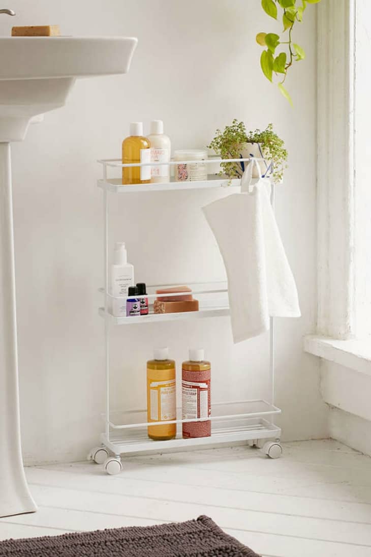 25 Smart Bathroom Towel Storage Ideas - DigsDigs