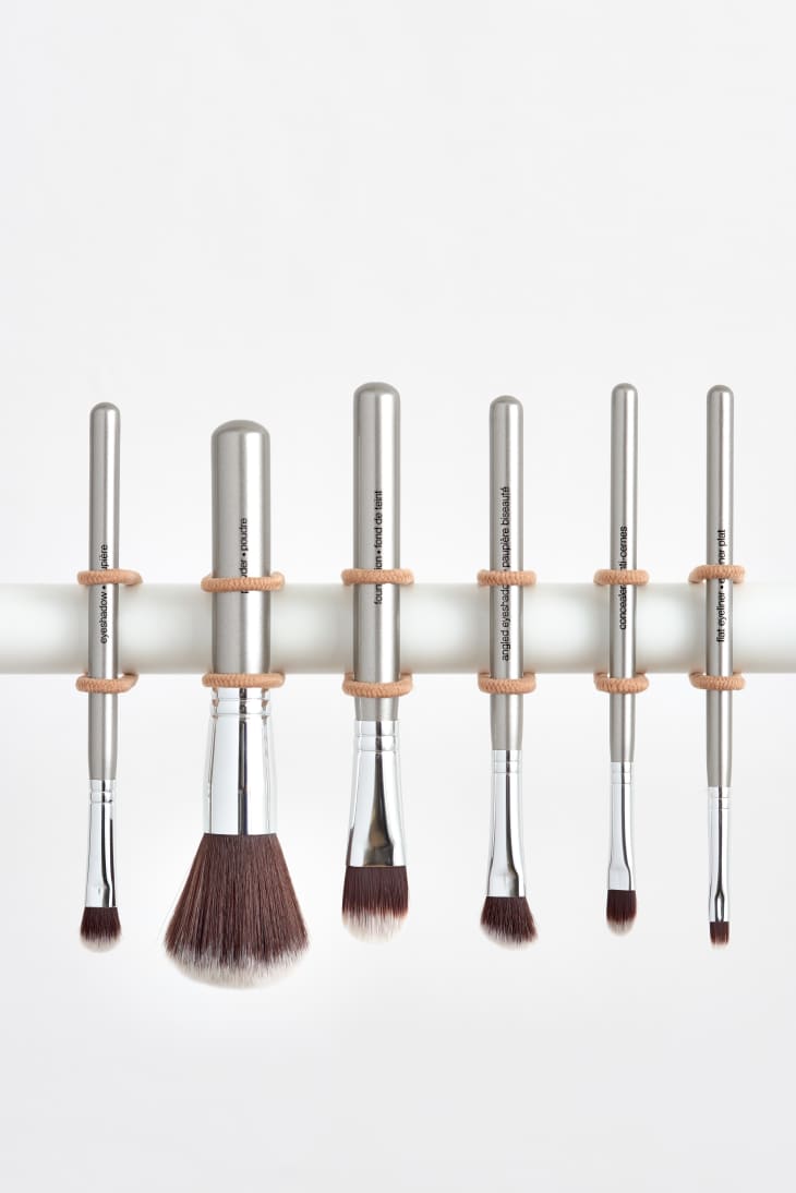 Makeup Brush Cleaning Hack—And All You Need Are Hair Ties | Apartment  Therapy