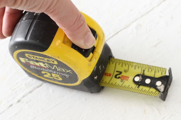 How to Use a Tape Measure to Measure Things (Plus Additional