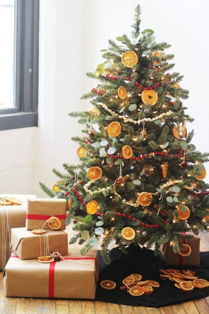 Citrus & Dried Orange Slices Christmas Decorations | Apartment Therapy