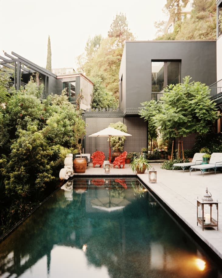 Come to the Dark Side: Dark Bottom Pools | Apartment Therapy