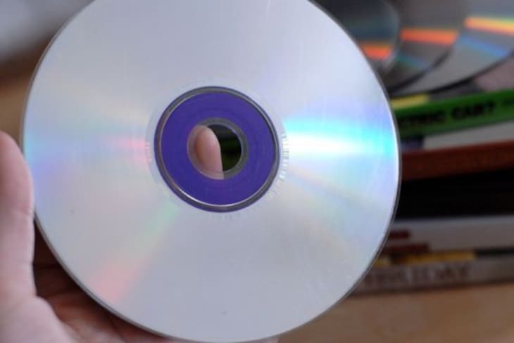 Remove Scratches From a CD/DVD With Vaseline (Petroleum Jelly) : 4