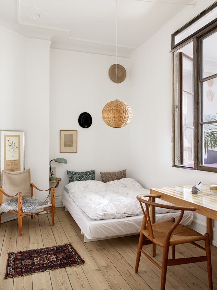 8 Clever Bedrooms That Double As Home Offices Apartment Therapy