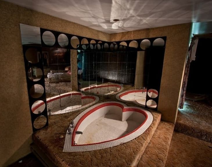 The Rise And Fall Of The Heart Shaped Hot Tub Apartment Therapy