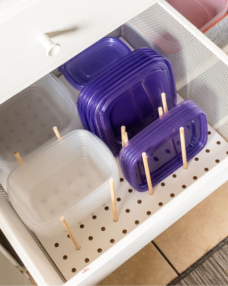 Moming About: Organizing Your Tupperware Lids with a CD Rack