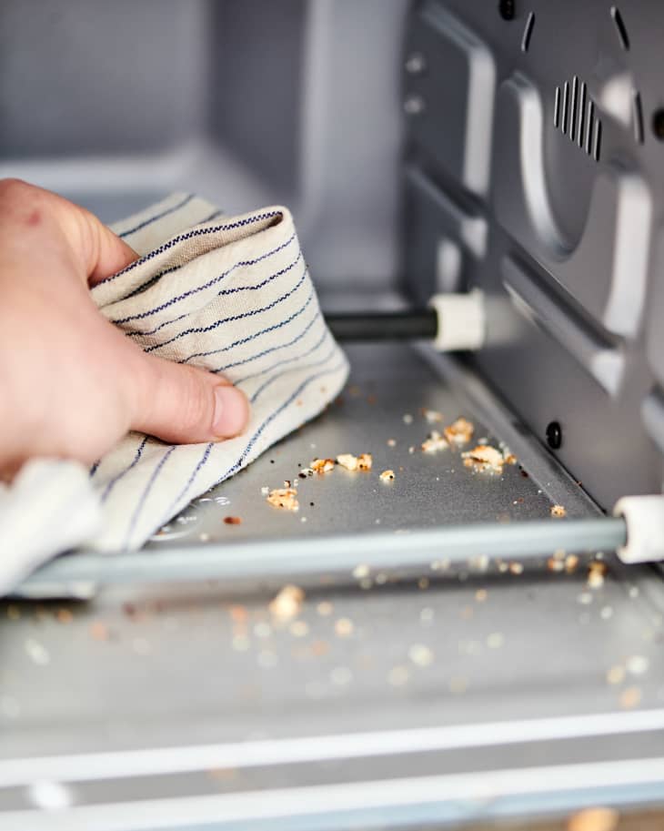 removing food crumbs from toaster oven