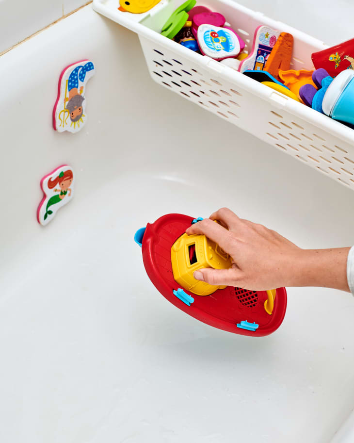 Removing toys from bathtub