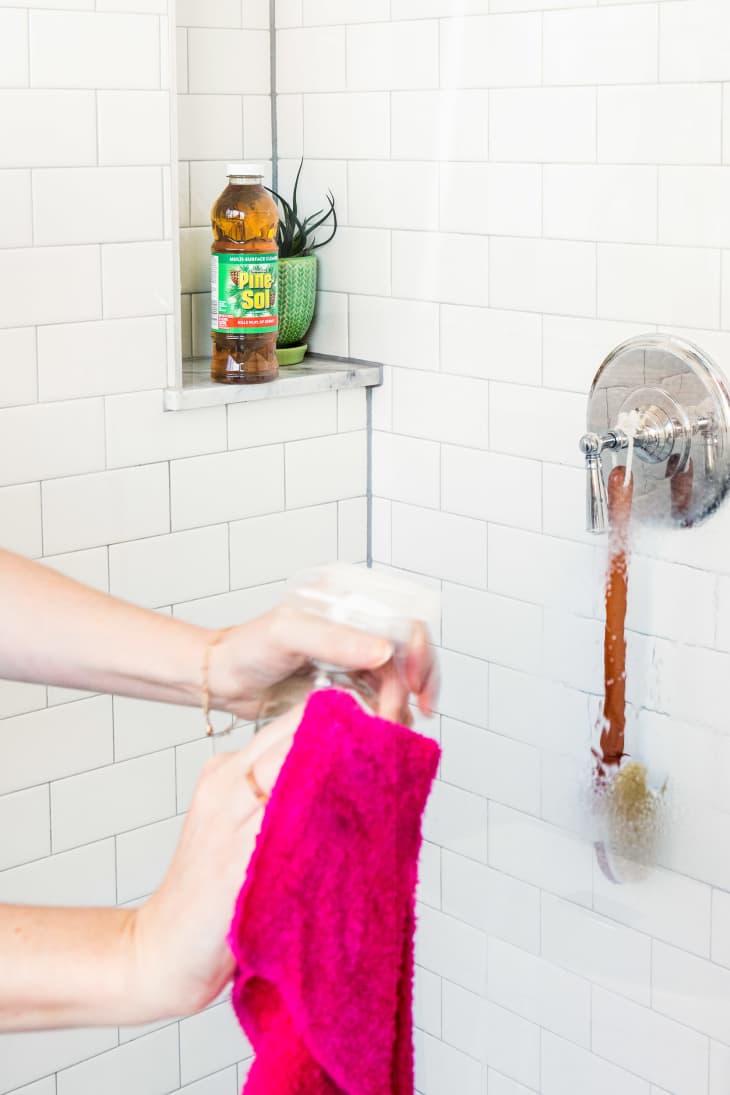 5 Different Ways to Keep Your Glass Shower Door Clean for Good