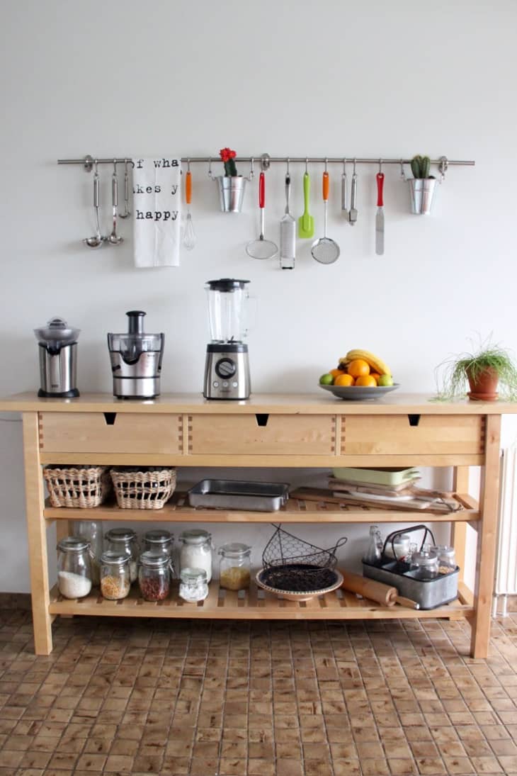 Perfect Your Kitchen Storage With This DIY Hanging Rack