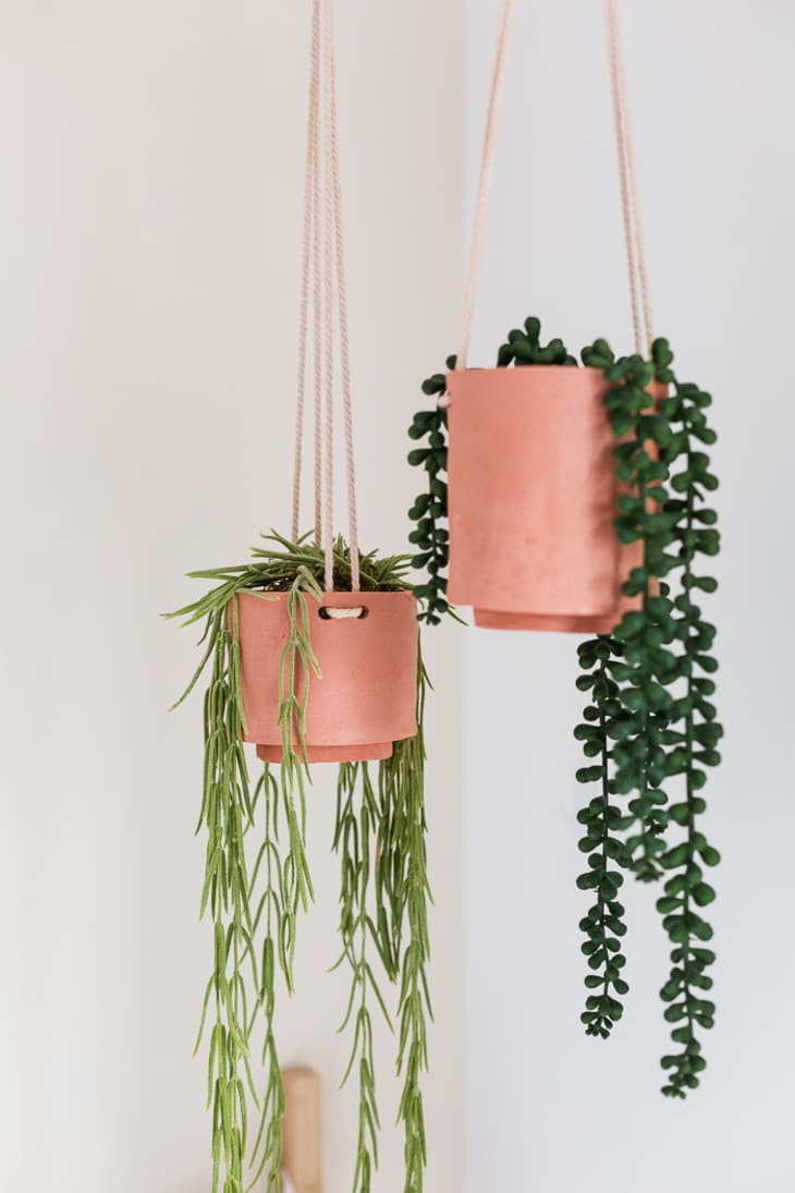 minimalist terra cotta and rope hanging pots