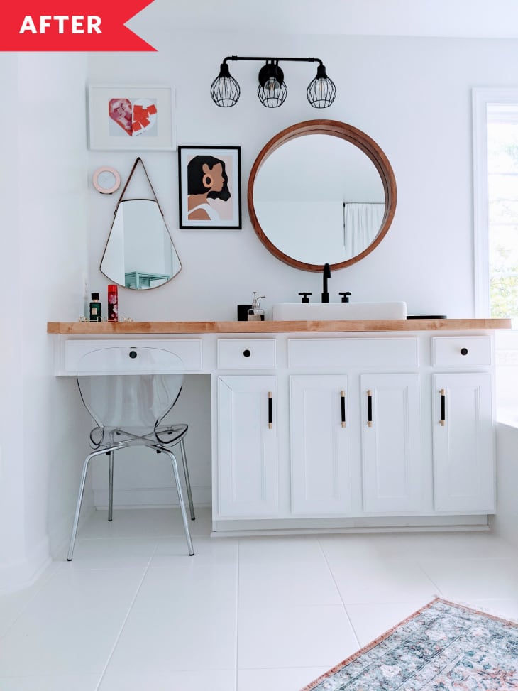 浴室梳妆台翻新后白色橱柜圆镜