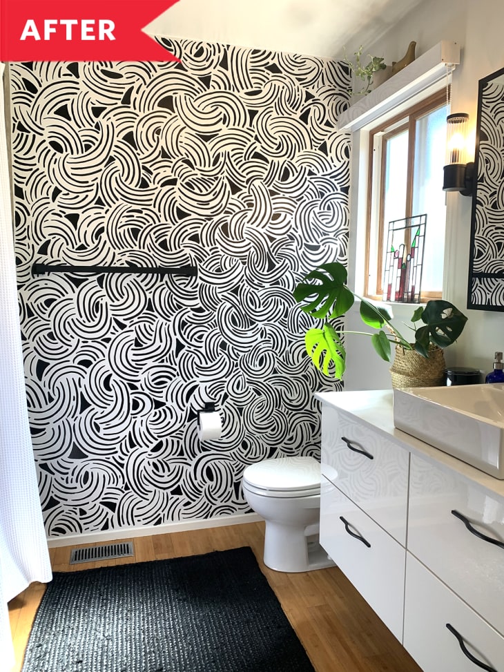之后:浴室有波浪形的黑白壁纸