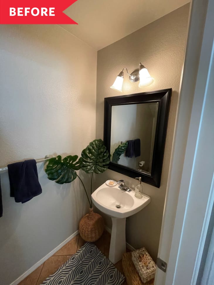 Basic bathroom with black-framed sink