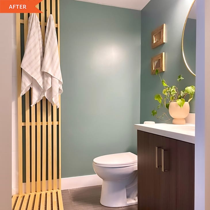 后:绿色浴室墙壁与木制毛巾架