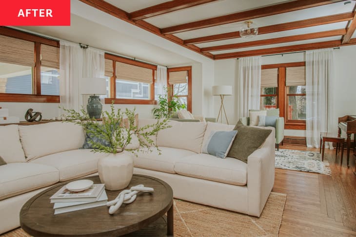 After: Cozy living room with wooden beams and long horizontal windows