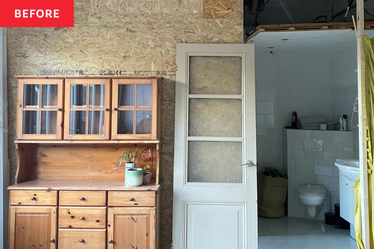 A bathroom with exposed roof.