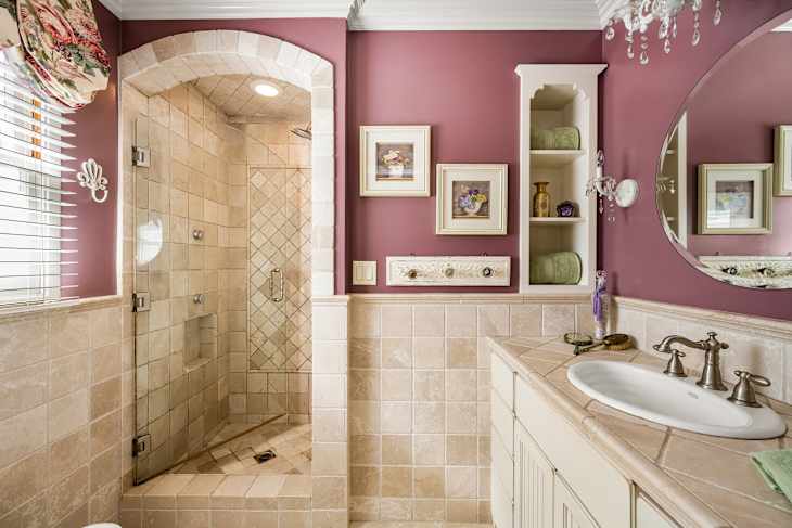 How to Decorate around Beige Bathroom Tiles: Stunning Style Tips