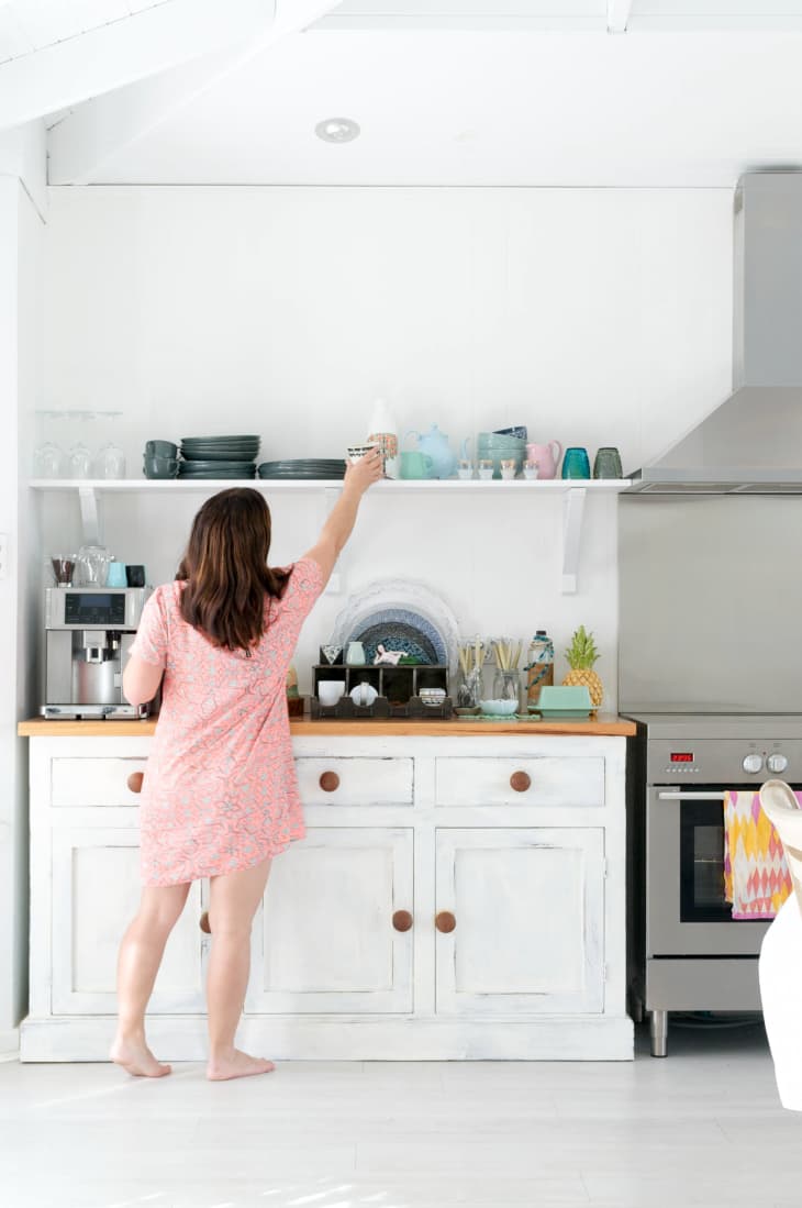 Measuring Kitchen Counter-top Space Behind Ranges, Cook-tops & Sinks.  Figure 210.52(C)(1)