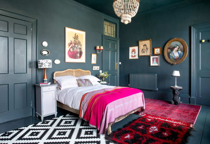 24 Gorgeous Dark Bedrooms That Are Perfect for a Good Night\'s ...