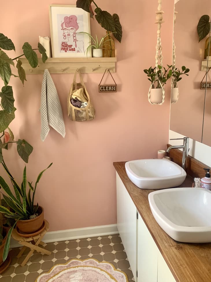 Boho bathroom with pink walls