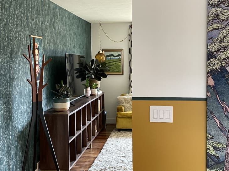 Living room with green and yellow walls