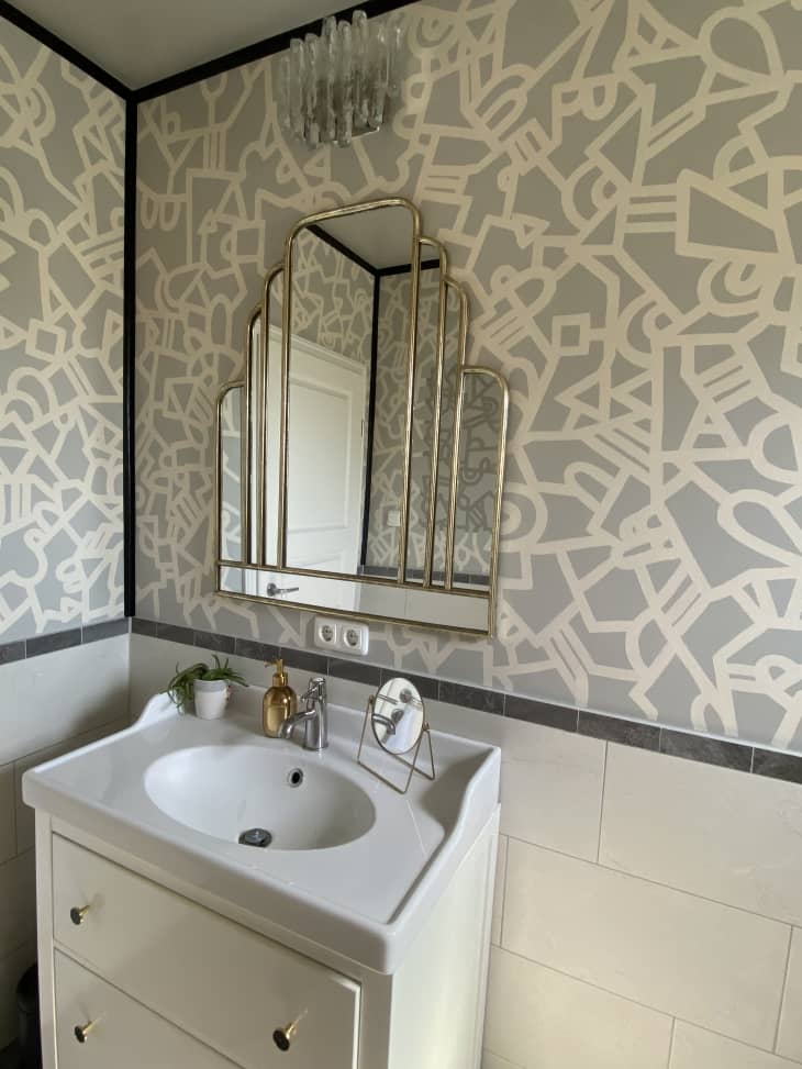 bathroom with gray and white wallpaper