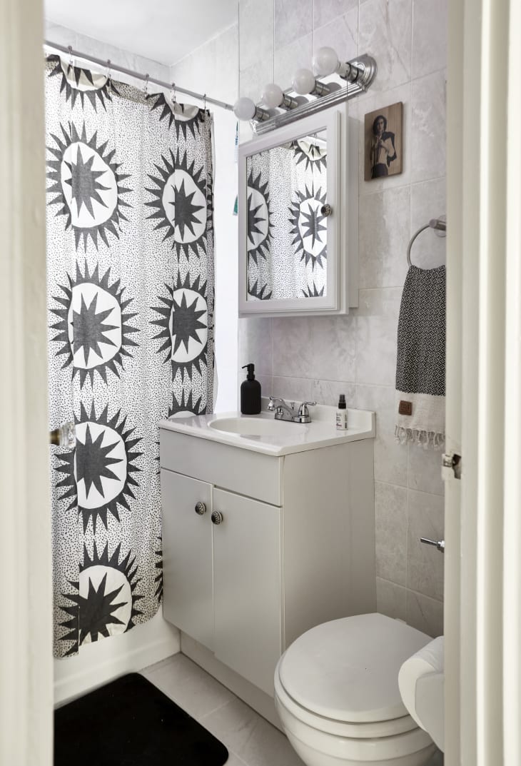 Bathroom with black and white star/sun patterned shower curtain