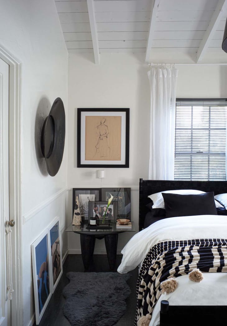 Apartment with white walls, black and brown accents - bedroom